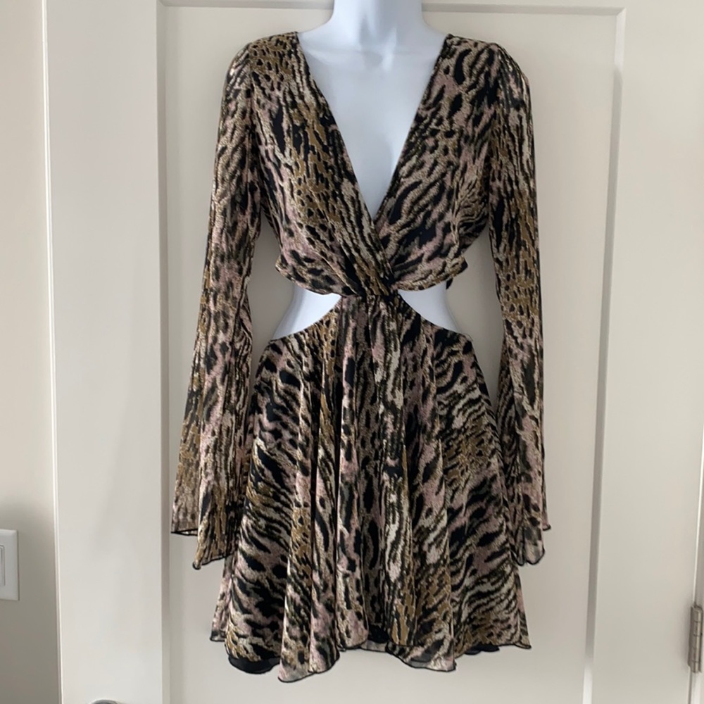 LAST CALL —> NWOT 🌟 Leopard Print Cutout Dress